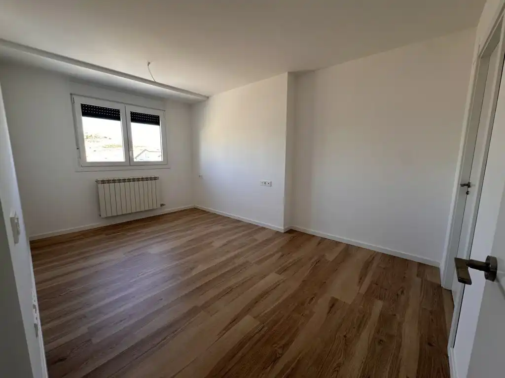 Bedroom of Flat for sale in Viana  with Heating, Parquet flooring and Terrace