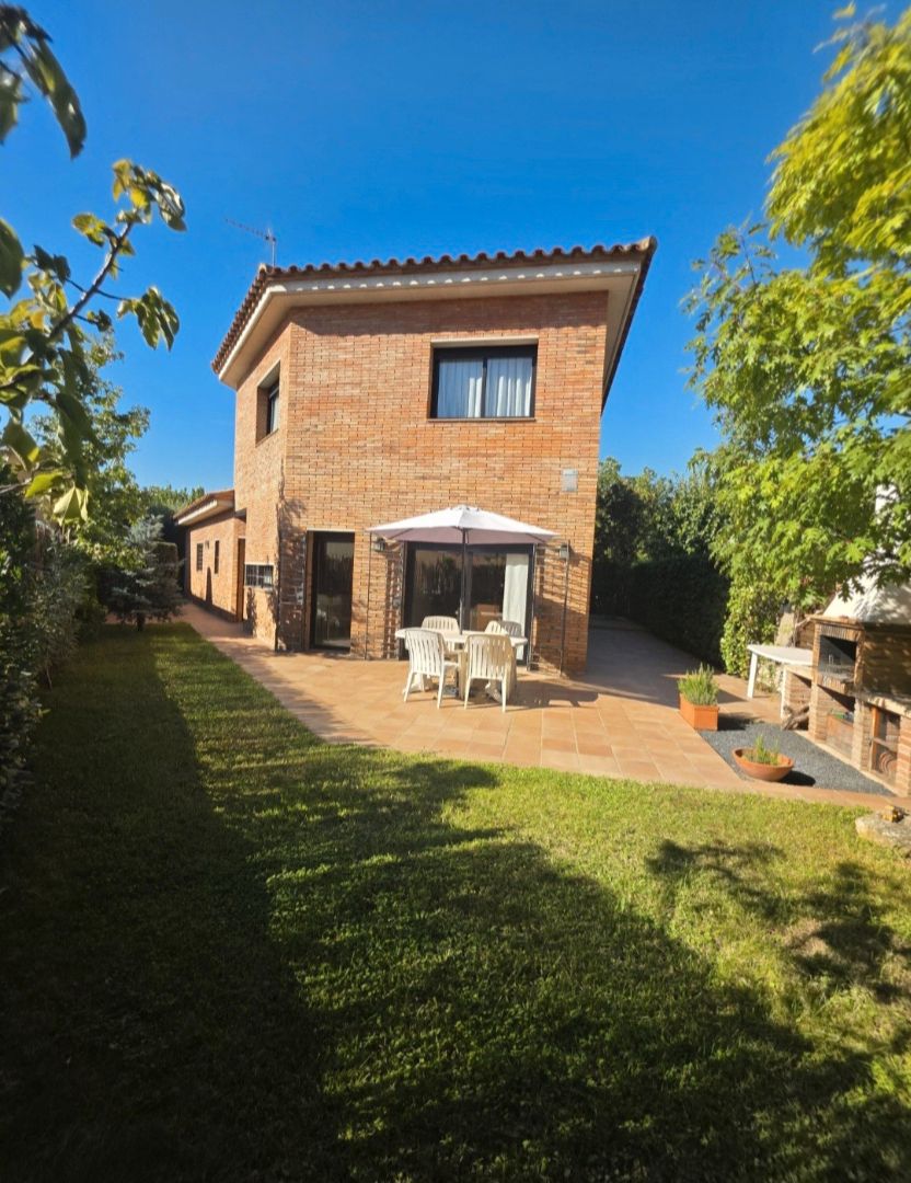 Jardí de Casa o xalet en venda en Sant Fost de Campsentelles amb Calefacció, Jardí privat i Moblat