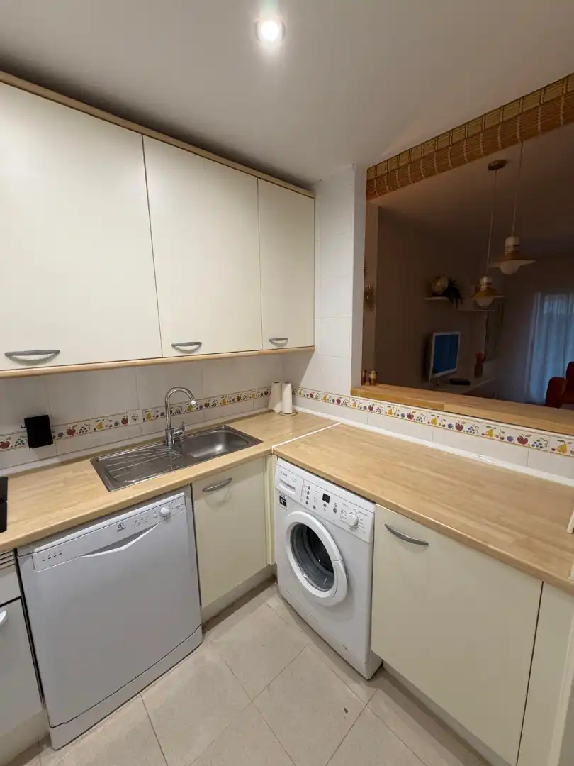 Cocina de Apartamento de alquiler en Mijas con Aire acondicionado, Calefacción y Jardín privado