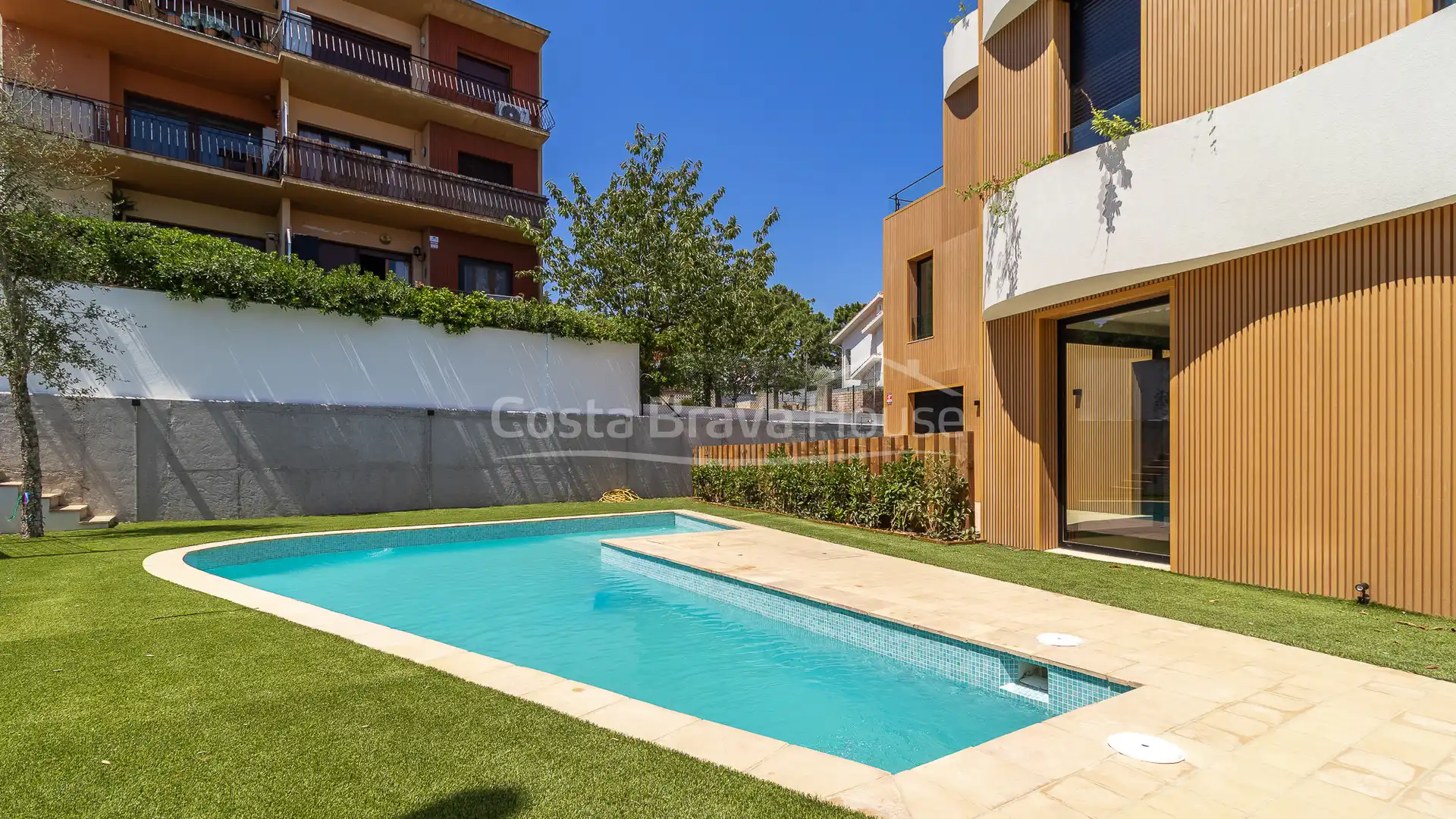 Piscina de Apartament en venda en Palamós amb Aire condicionat, Calefacció i Jardí privat