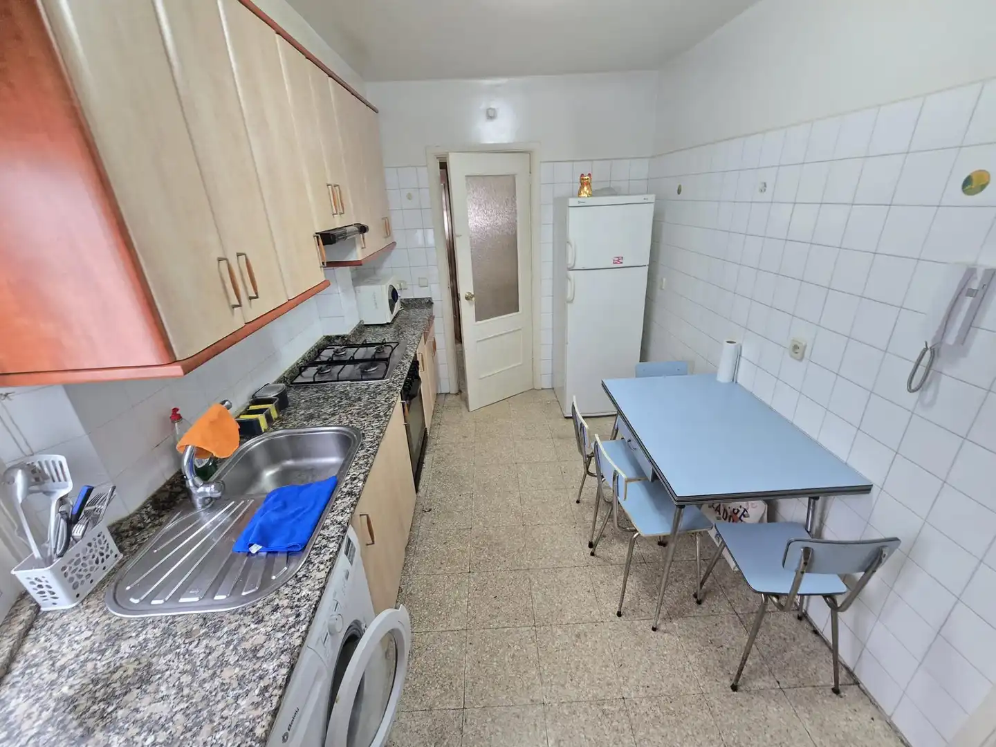 Cuina de Pis de lloguer en Vigo  amb Parquet i Moblat