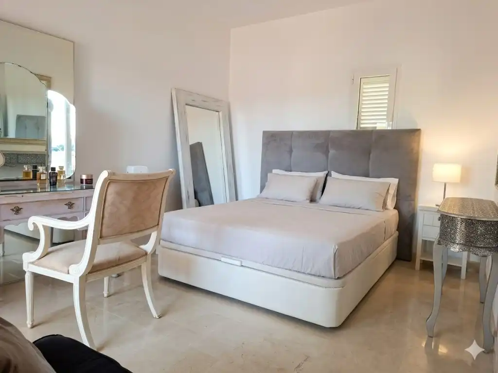 Habitación de Dúplex en venta en Estepona con Terraza y Piscina comunitaria