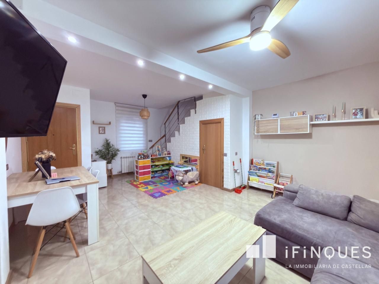 Living room of House or chalet for sale in Terrassa  with Air Conditioner, Heating and Parquet flooring