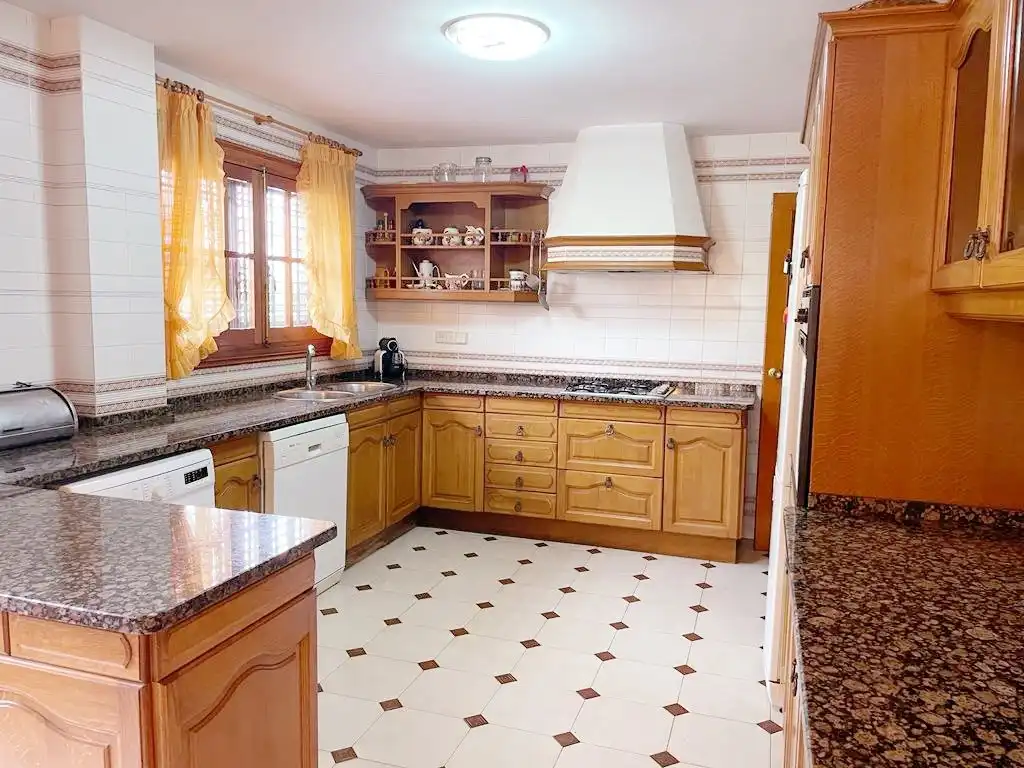 Detached house with pool for sale in Heliópolis, imagen 14