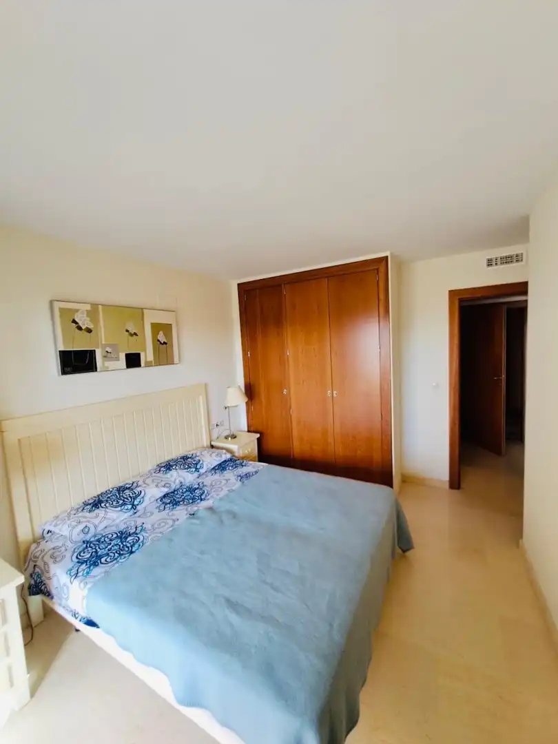 Dormitori de Apartament de lloguer en La Manga del Mar Menor amb Aire condicionat, Calefacció i Piscina