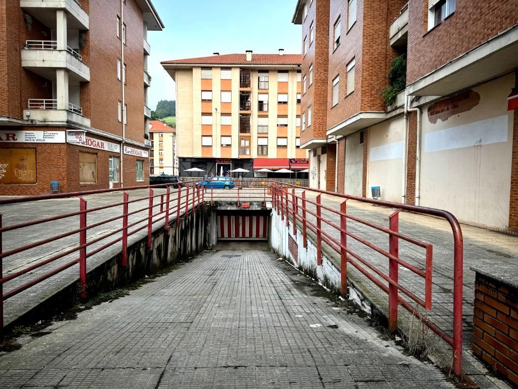 Garaje en venta en  ARAGON, 2, Los Corrales de Buelna