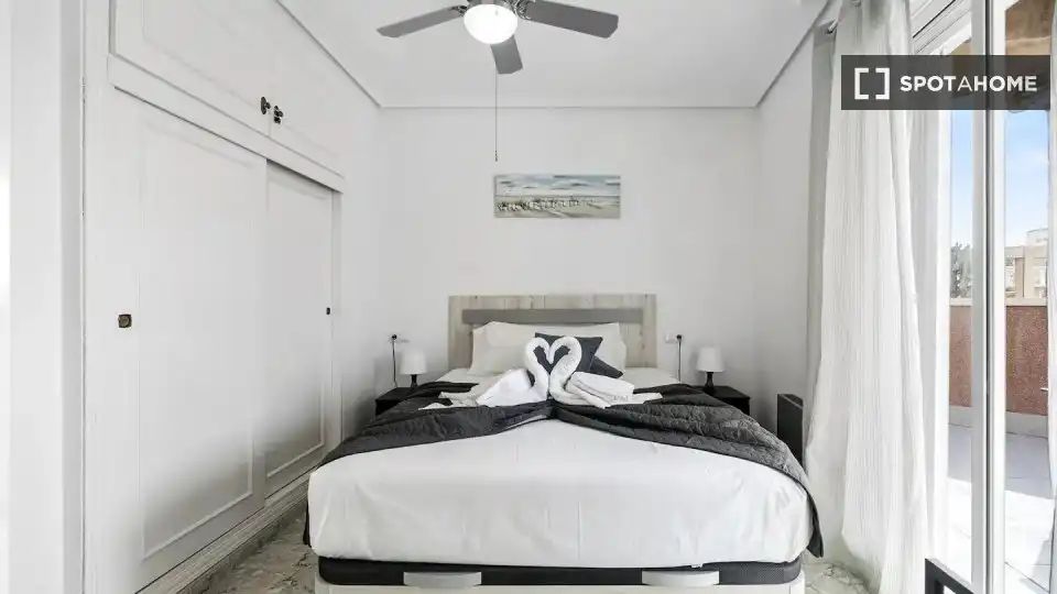 Habitación de Apartamento para compartir en Torrevieja con Aire acondicionado, Calefacción y Terraza