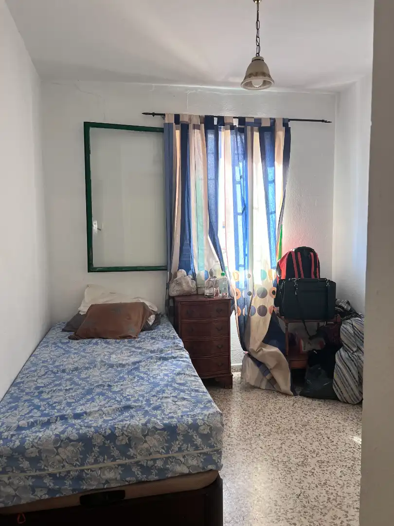 Dormitori de Casa o xalet en venda en Algeciras amb Terrassa, Forn i Rentadora