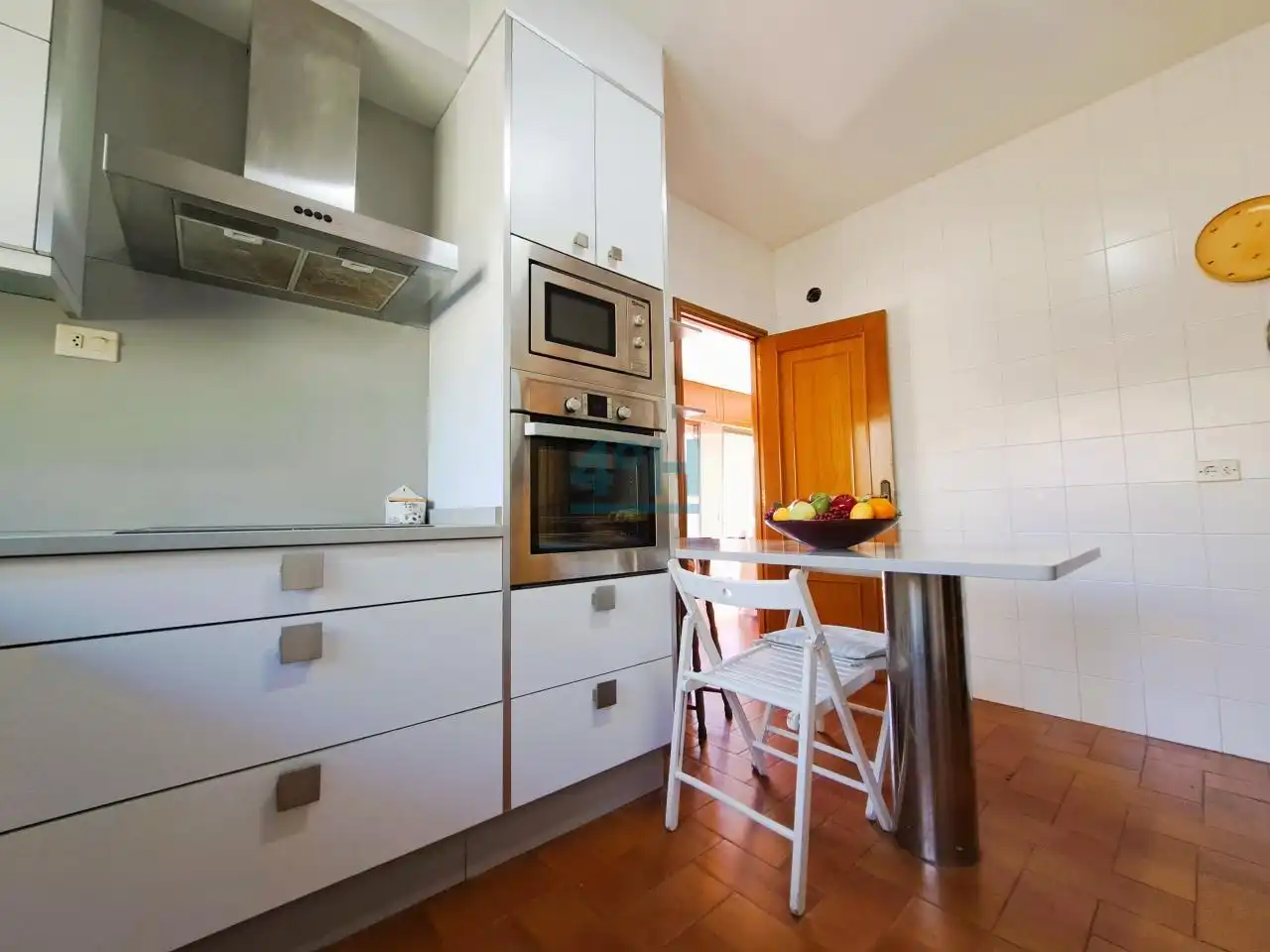 Cuina de Casa o xalet en venda en San Cibrao das Viñas amb Calefacció, Jardí privat i Terrassa