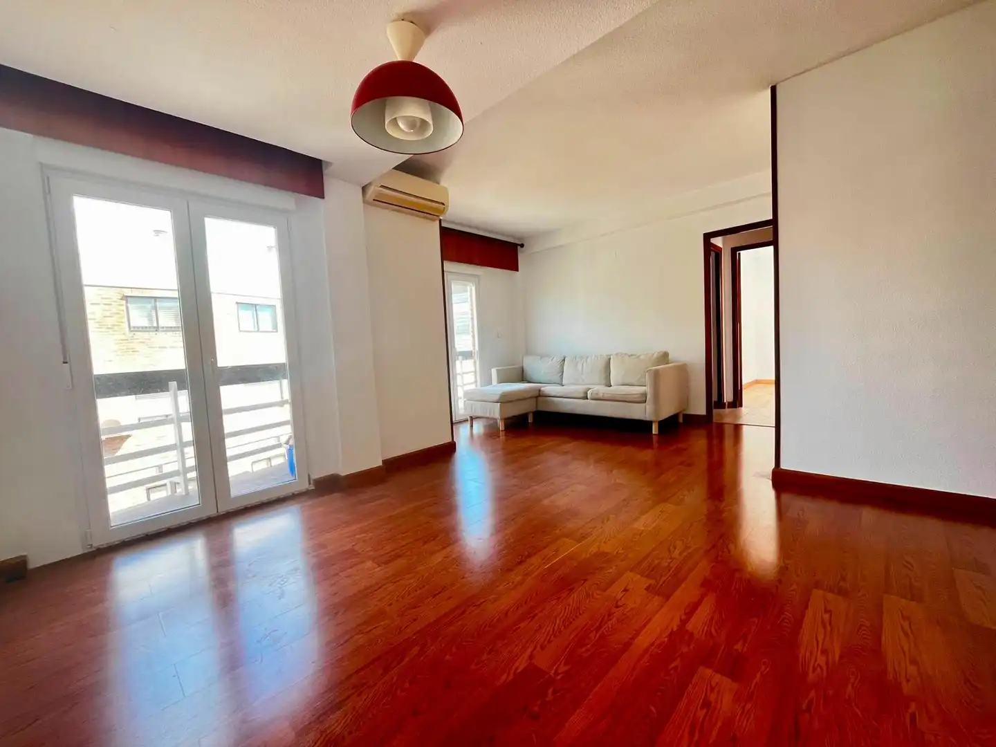 Wohnzimmer von Wohnung zur Miete in Alicante / Alacant mit Parkett