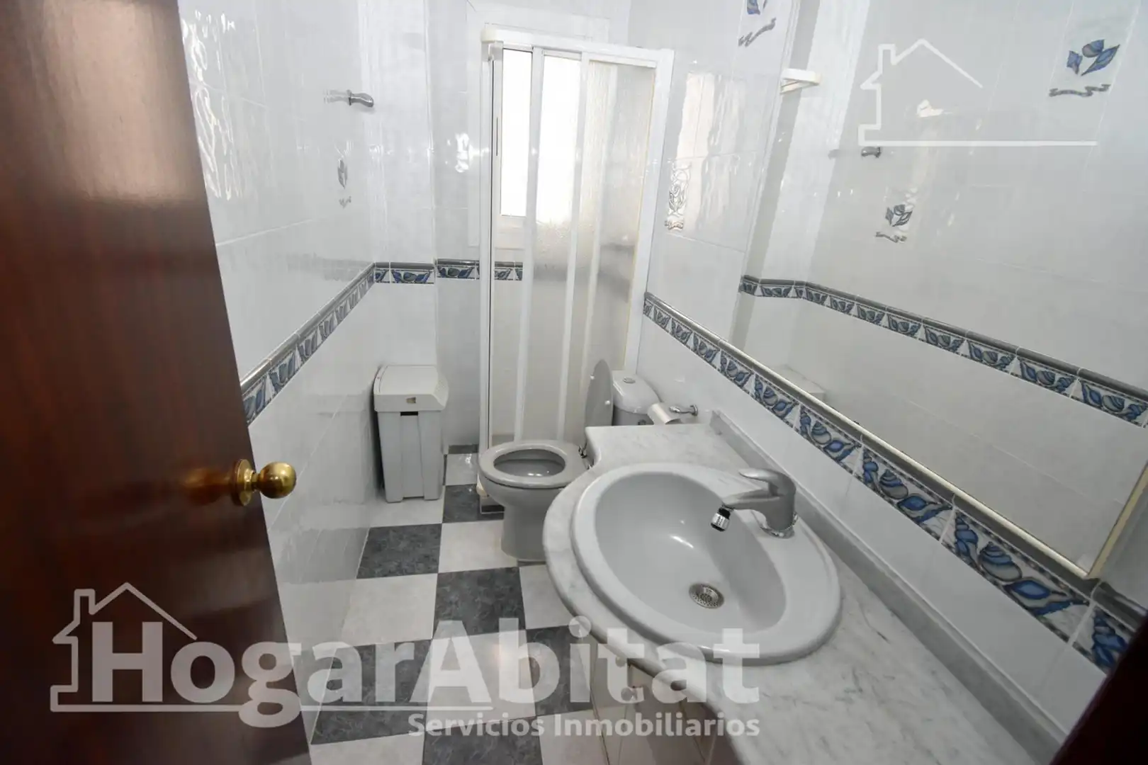 Baño de Piso en venta en Castellón de la Plana / Castelló de la Plana con Aire acondicionado, Calefacción y Amueblado