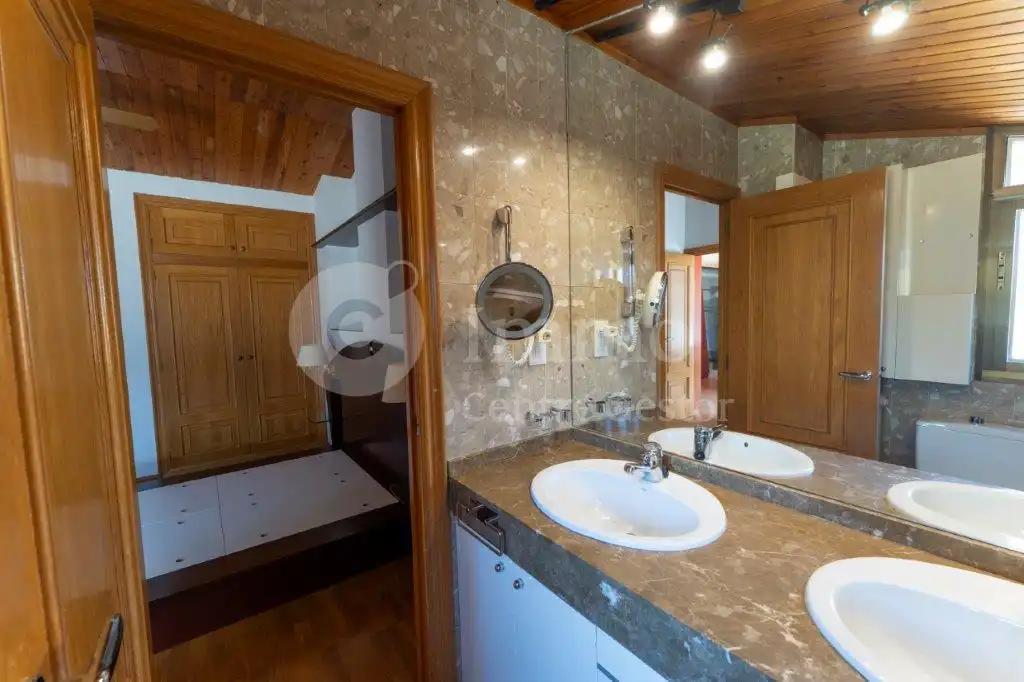 Baño de Dúplex en venta en Lleida con Aire acondicionado, Calefacción y Parquet