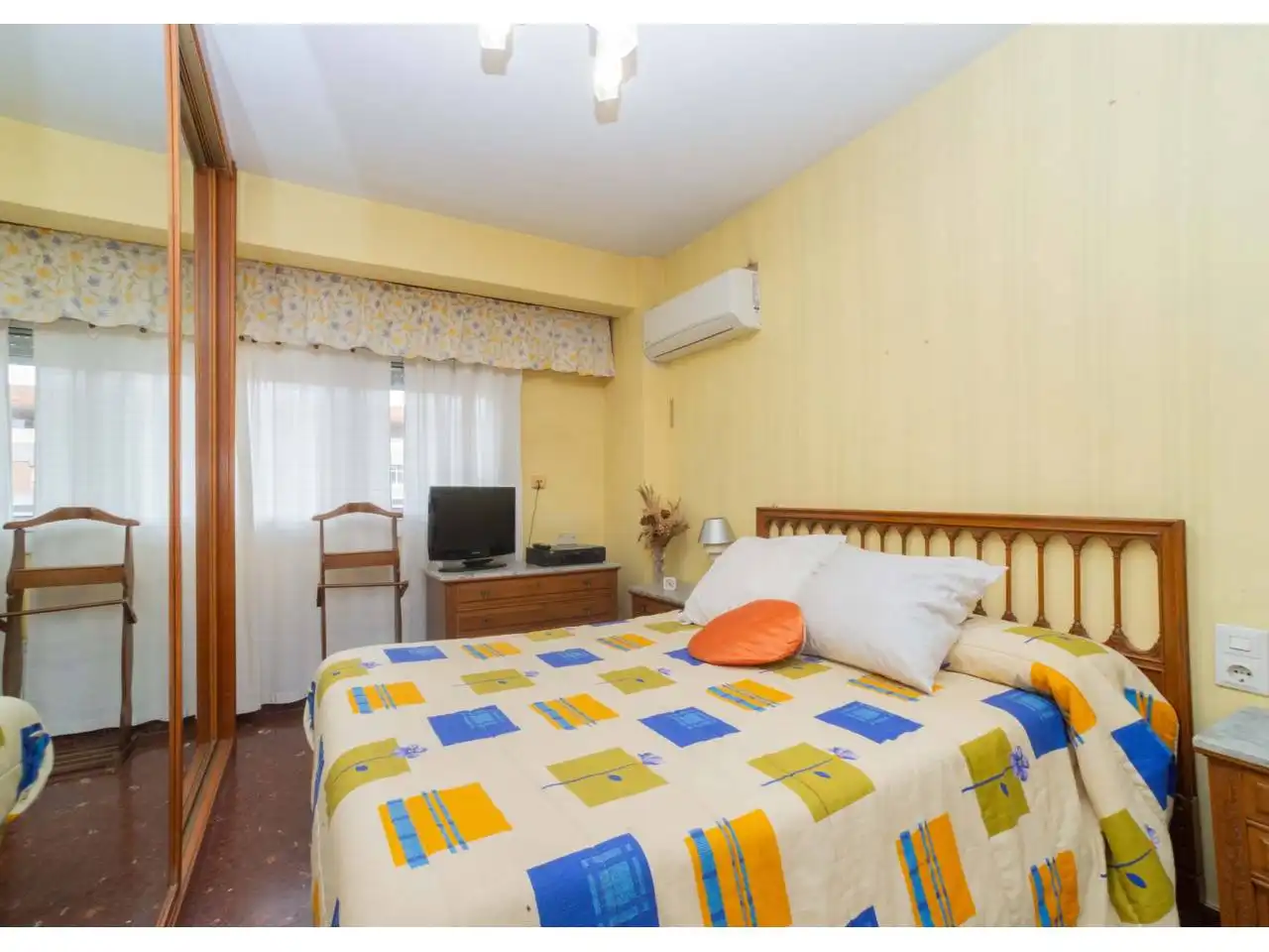Bedroom of Flat for sale in Valencia  with Air Conditioner, Terrace and Furnished