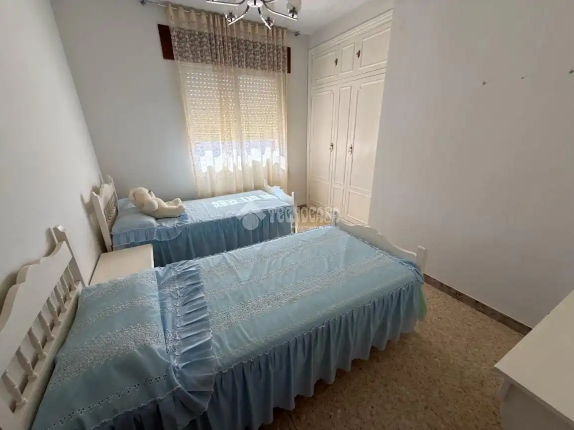 Habitación de Casa adosada en venta en Lucillos con Balcón