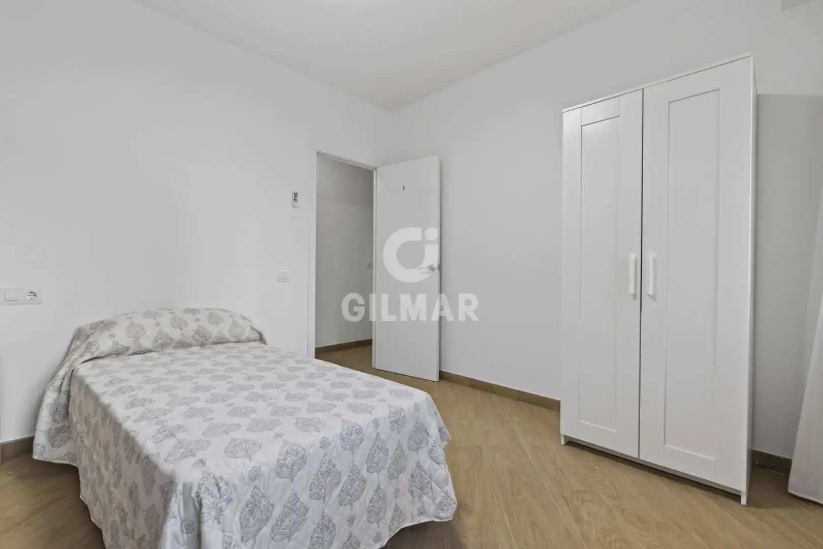 Habitación de Piso en venta en Sevilla con Calefacción y Jardín privado