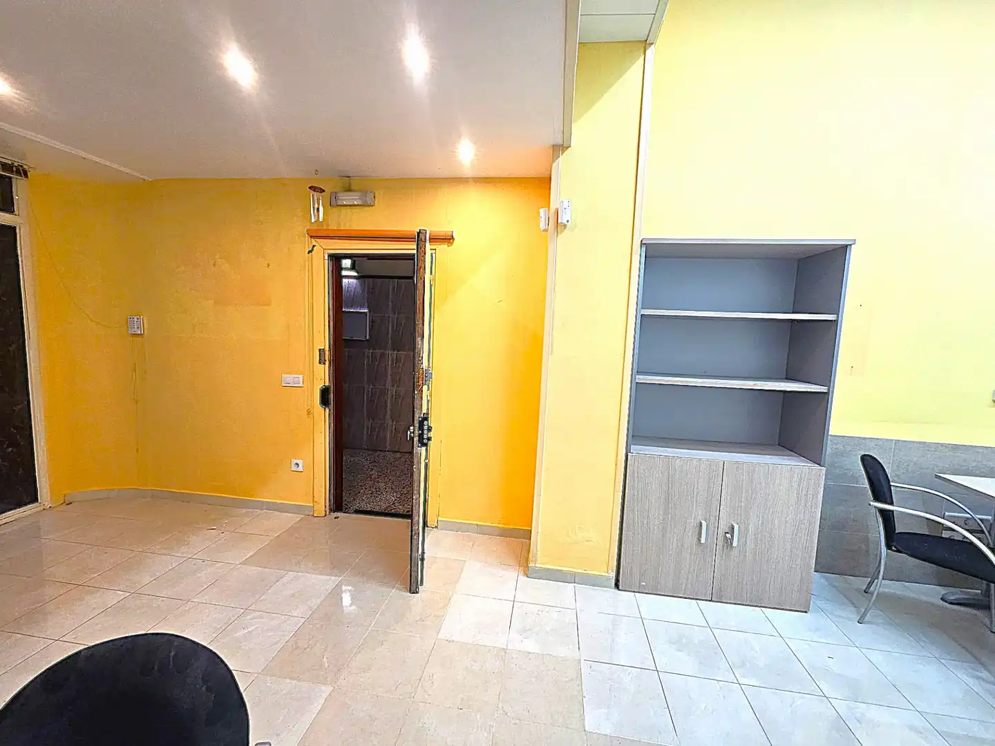 Büro zum Verkauf in L'Hospitalet de Llobregat mit Klimaanlage, Abstellraum und Alarm
