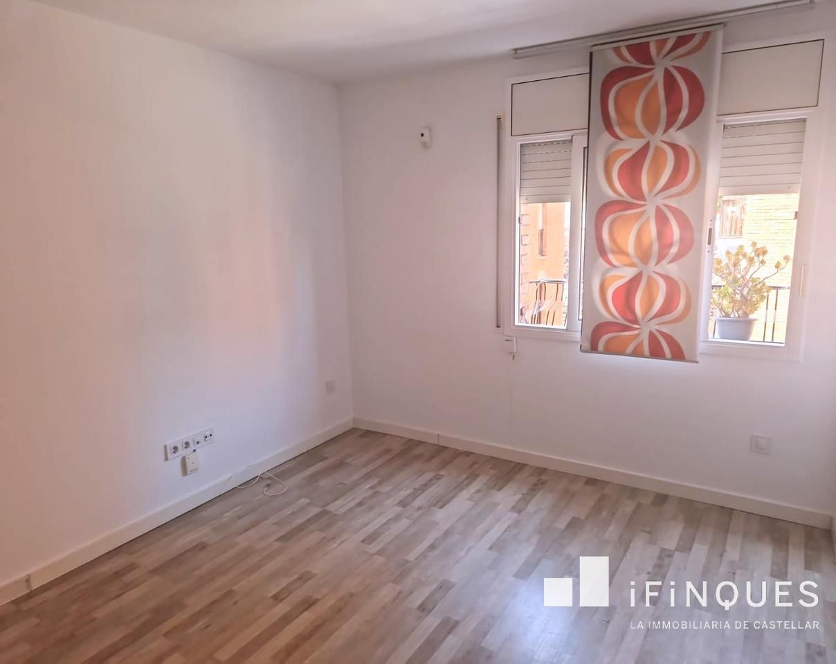 Bedroom of Flat for sale in Sabadell  with Parquet flooring and Internet