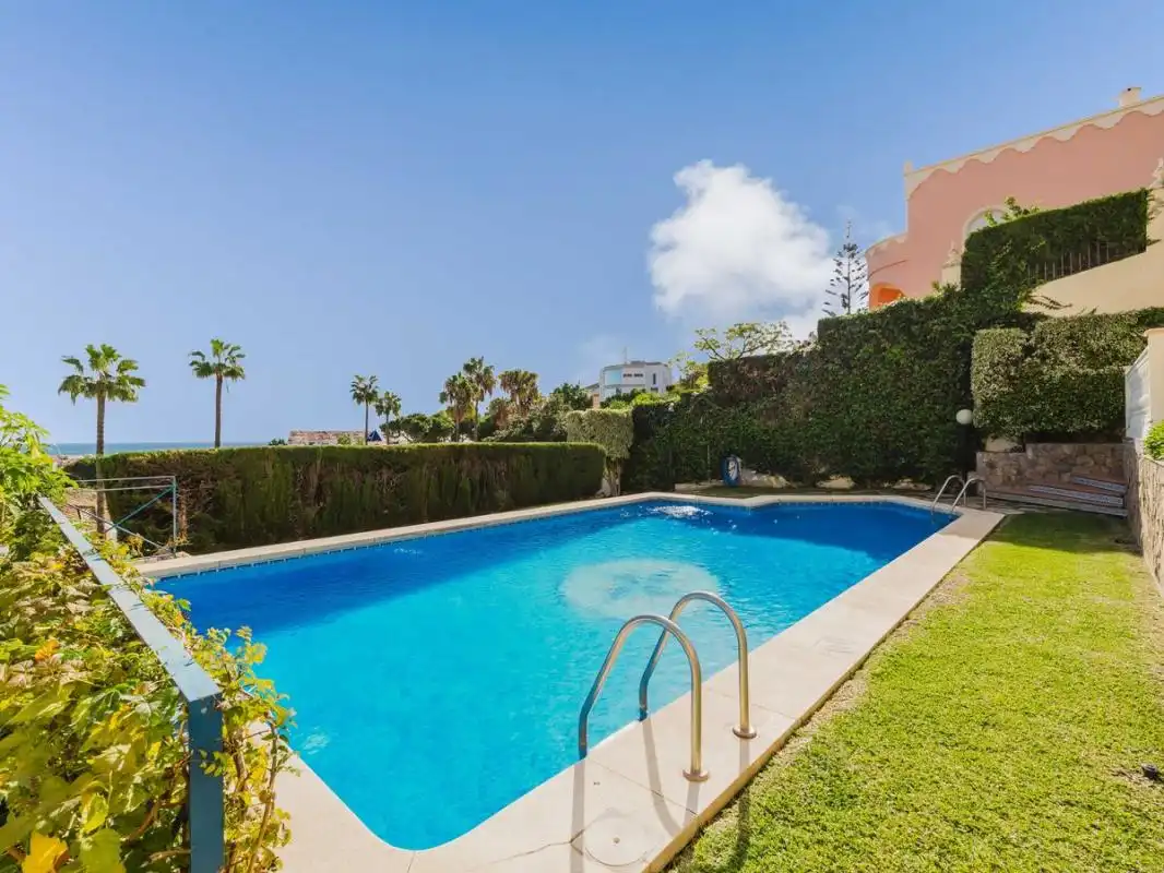 Casa amb terrassa en venda a C. de Finlandia