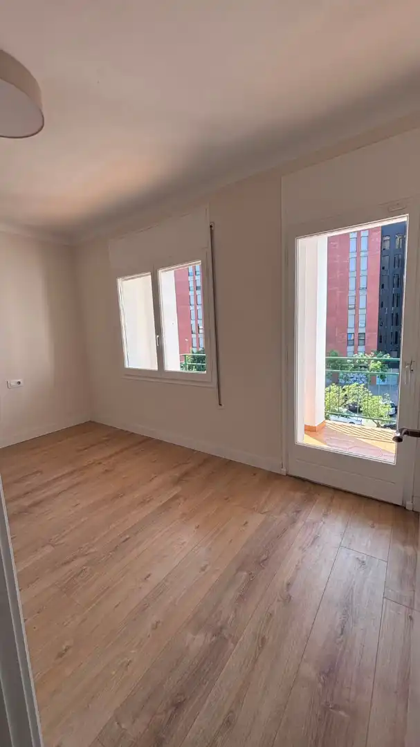 Habitación de Piso en venta en Girona con Parquet, Horno y Balcón