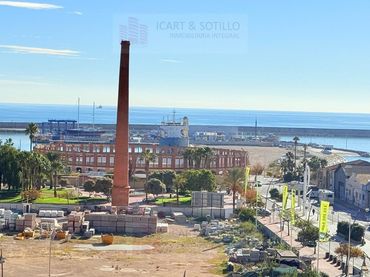 Appartamento con balcone in vendita a Casco Urbano
