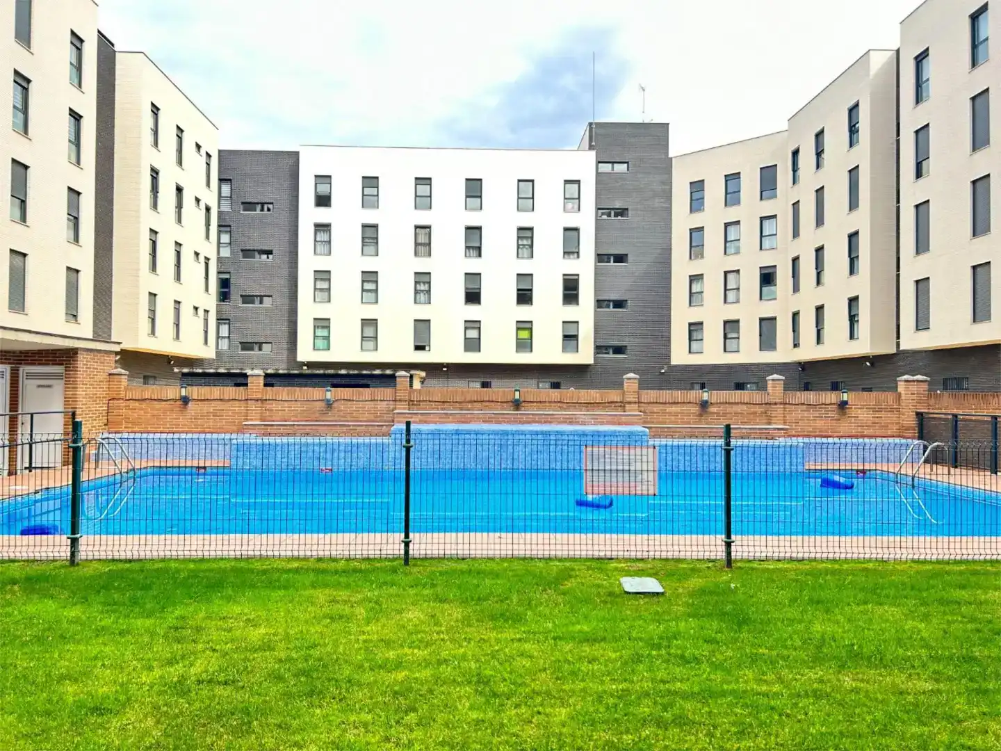 Piscina de Piso en venta en  Logroño con Aire acondicionado, Jardín privado y Parquet