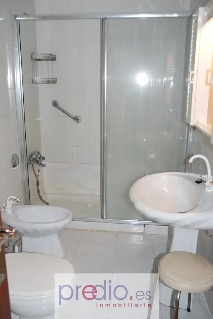 Bany de Apartament en venda en Lugo amb Calefacció, Parquet i Traster