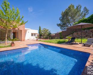 Piscina de Casa o xalet en venda en Sant Cugat del Vallès amb Aire condicionat, Calefacció i Terrassa