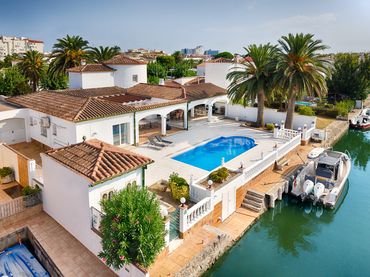 Casa amb piscina en venda a Cap Ras - Creus - Falconera