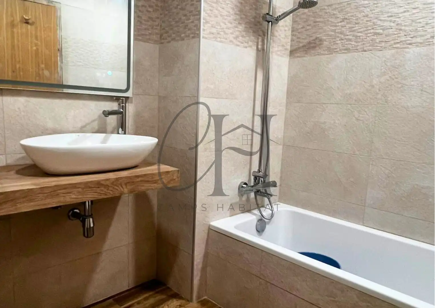 Bathroom of Flat for sale in Viladecans  with Air Conditioner, Heating and Parquet flooring