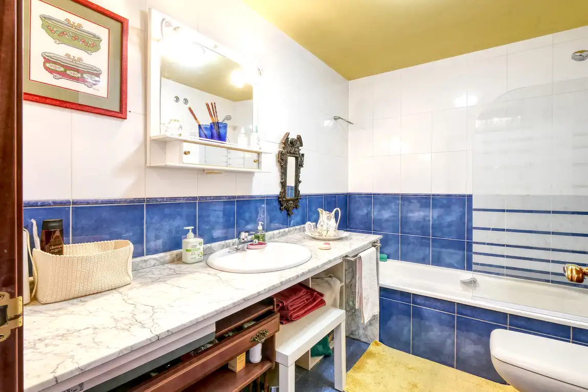 Baño de Casa adosada en venta en A Coruña Capital  con Calefacción, Jardín privado y Parquet