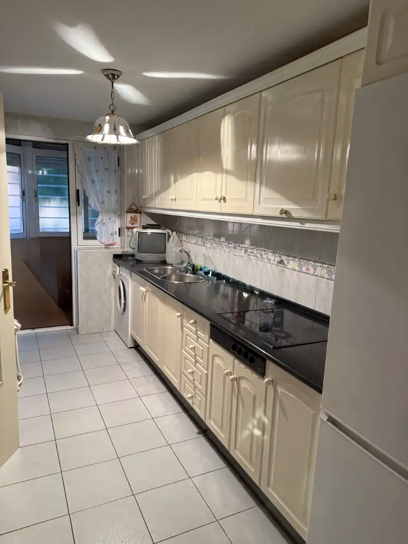 Casa adosada en venta en Calle Castillo de Rena, Avenida Elvas
