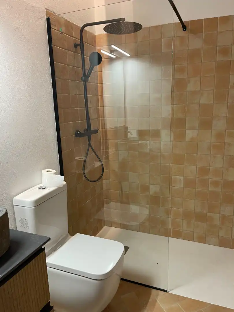 Bathroom of Houses for rent in La Vall d'en Bas  with Air Conditioner, Heating and Private garden
