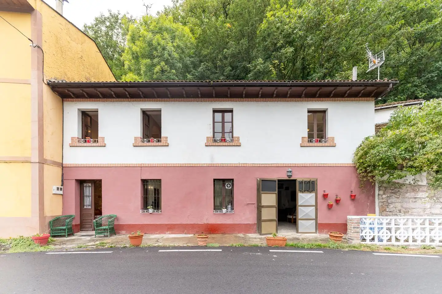 Vista exterior de Casa adosada en venta en Somiedo con Calefacción, Jardín privado y Terraza