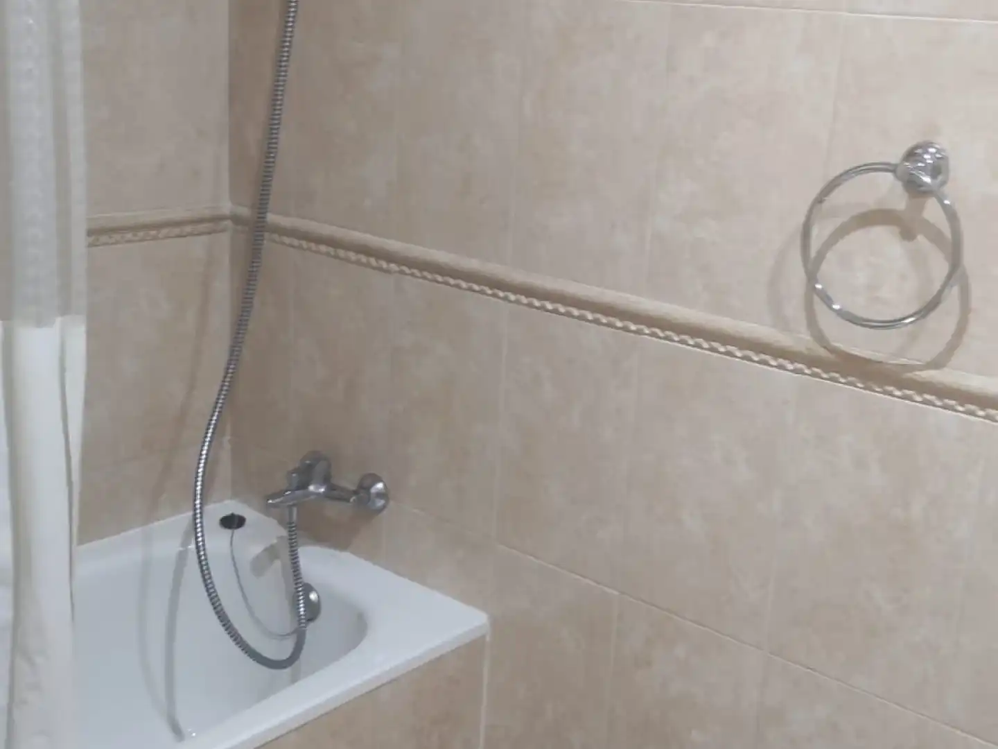 Badezimmer von Wohnung zur Miete in Sur