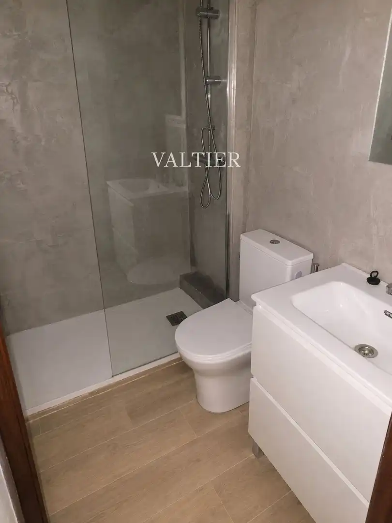 Baño de Piso de alquiler en Valencia con Aire acondicionado y Terraza