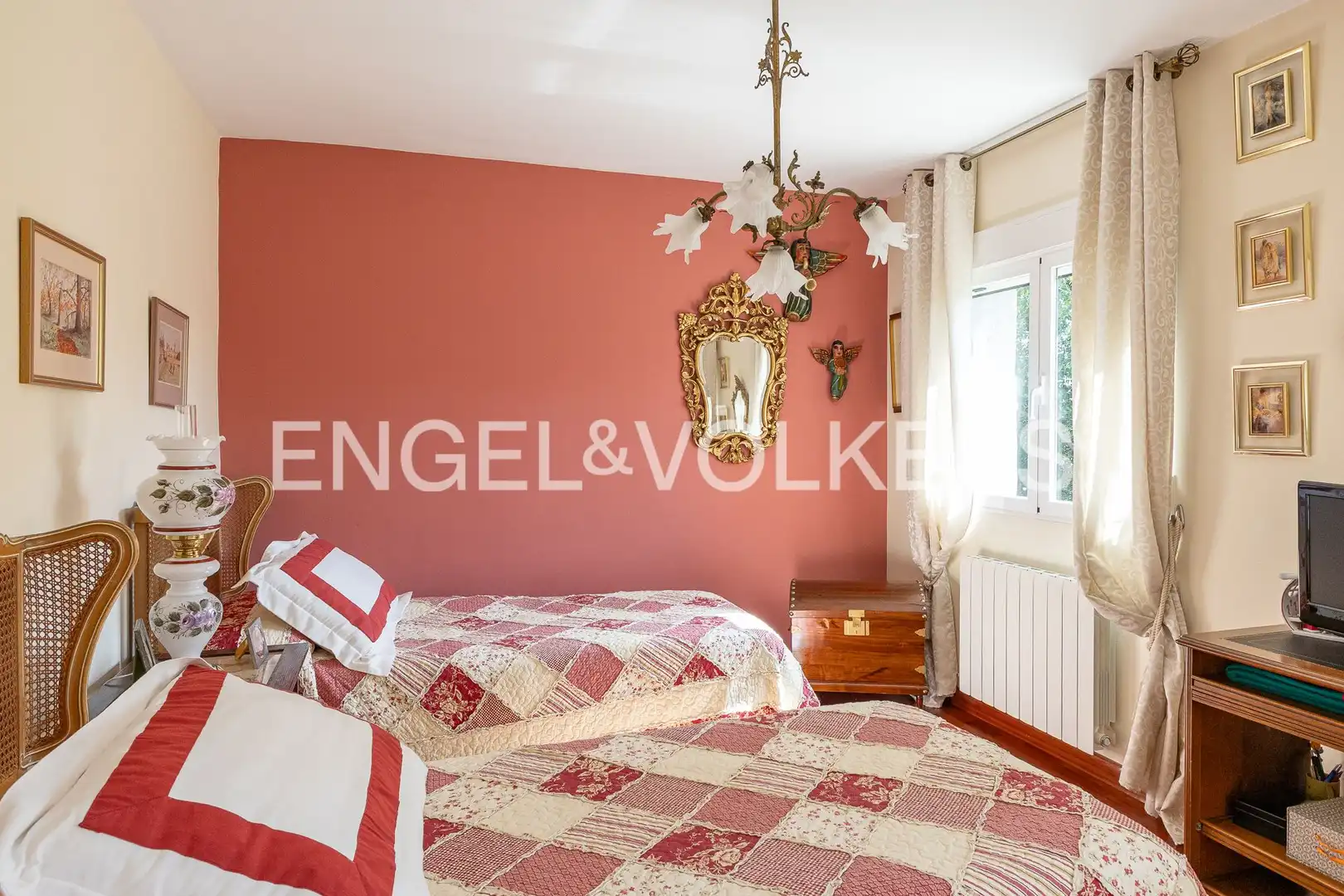 Bedroom of Houses for sale in Majadahonda  with Air Conditioner, Heating and Private garden