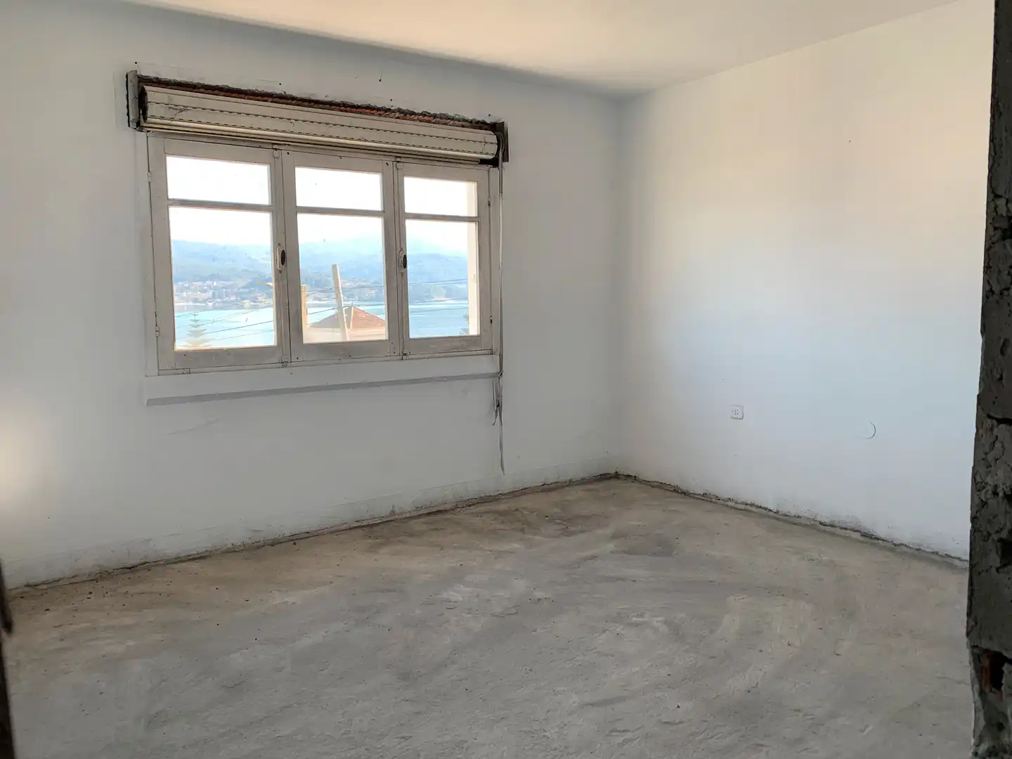 Dormitori de Casa o xalet en venda en Outes amb Jardí privat, Terrassa i Balcó