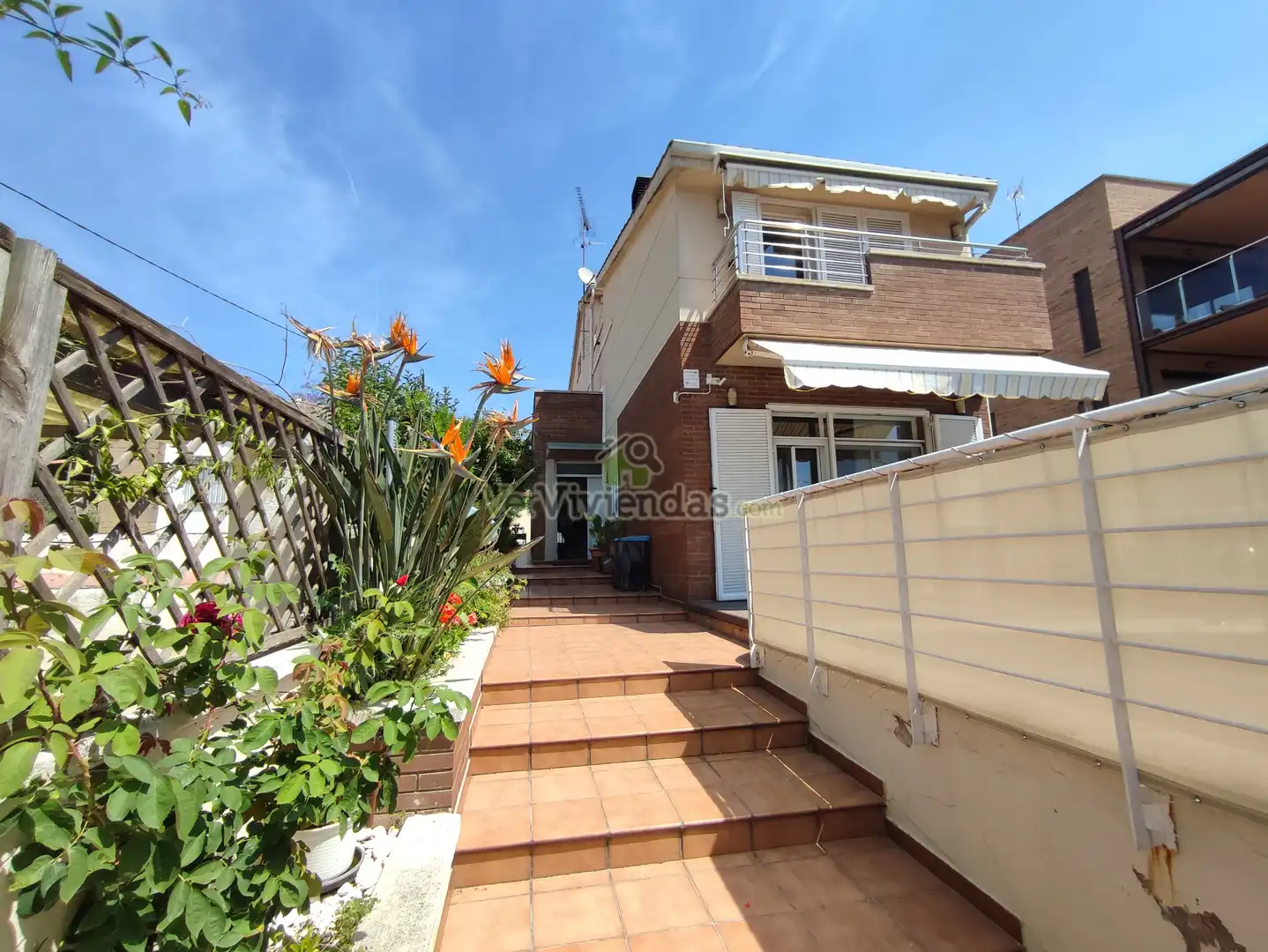 Vista exterior de Casa o xalet en venda en Cerdanyola del Vallès amb Aire condicionat, Calefacció i Jardí privat