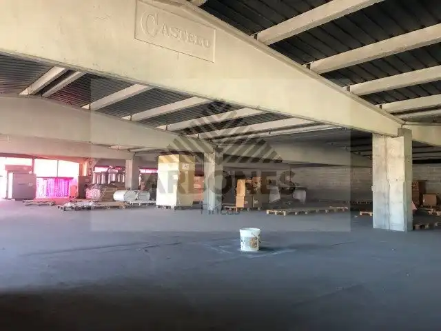 Fabrikhallen zur Miete in Vigo 