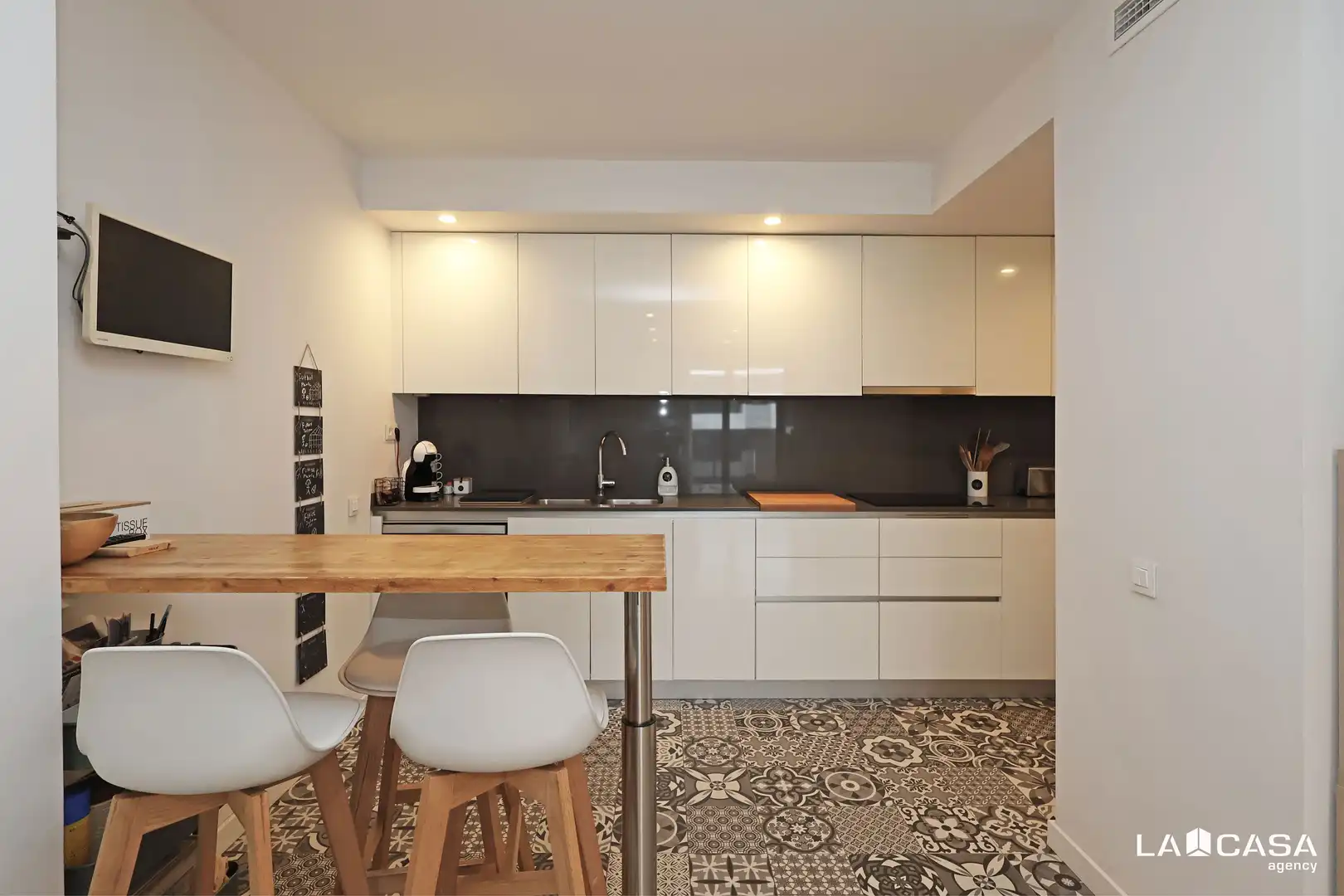 Kitchen of Flat for sale in L'Hospitalet de Llobregat  with Terrace and Swimming Pool