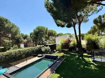 Detached house with pool for sale in Urbanizaciones
