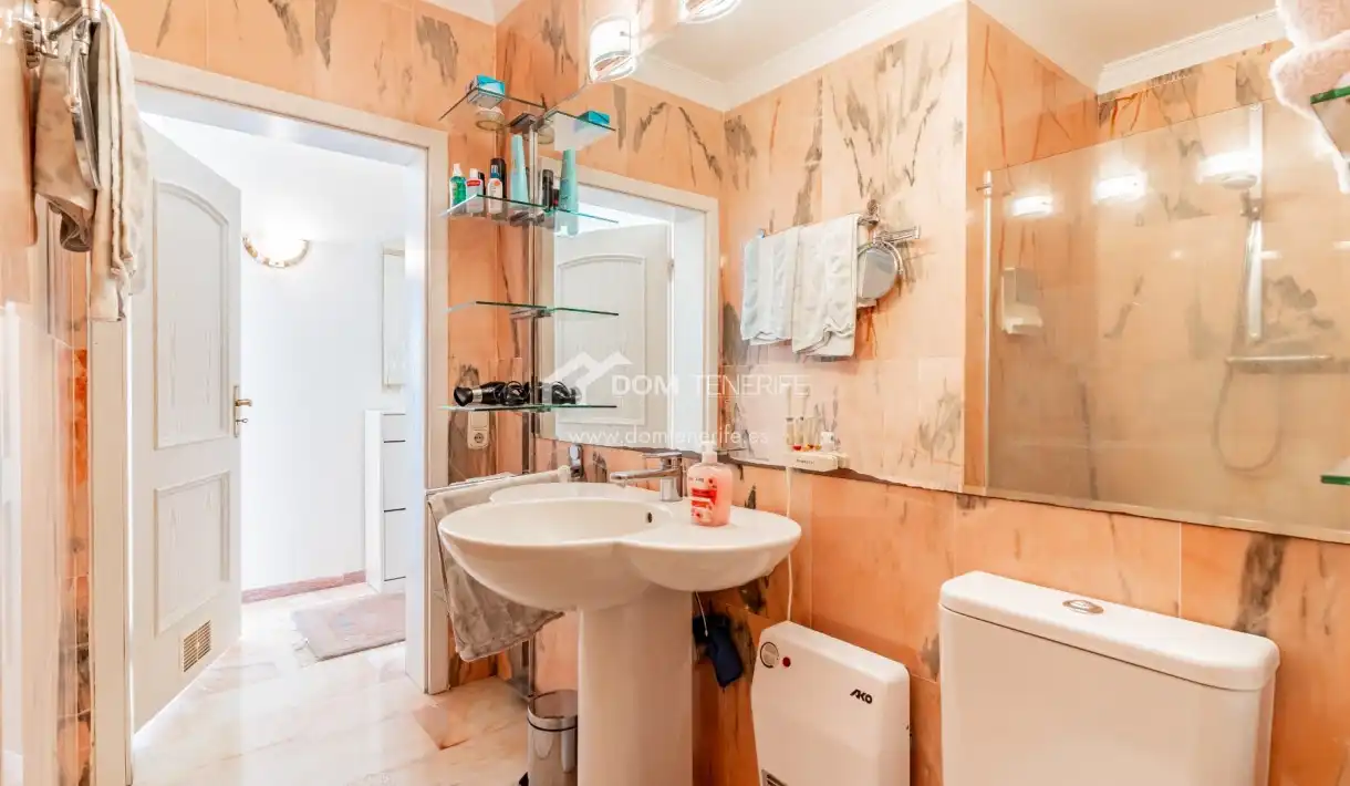 Baño de Casa o chalet en venta en Arona con Terraza, Piscina y Amueblado