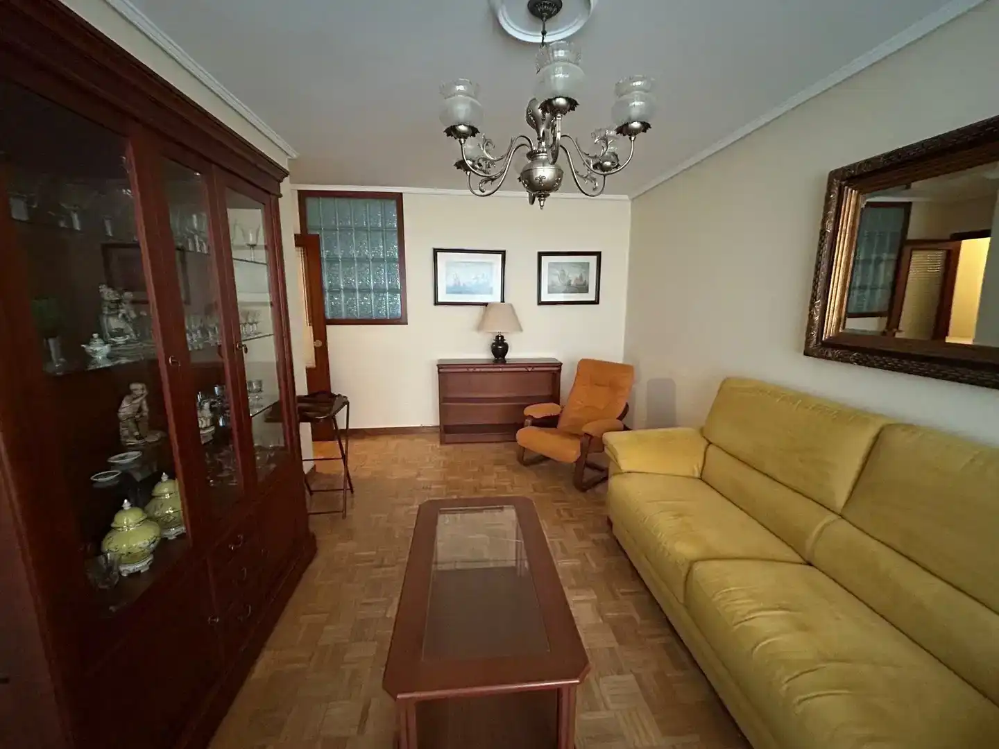 Sala d'estar de Pis de lloguer en Ferrol amb Parquet, Traster i Moblat