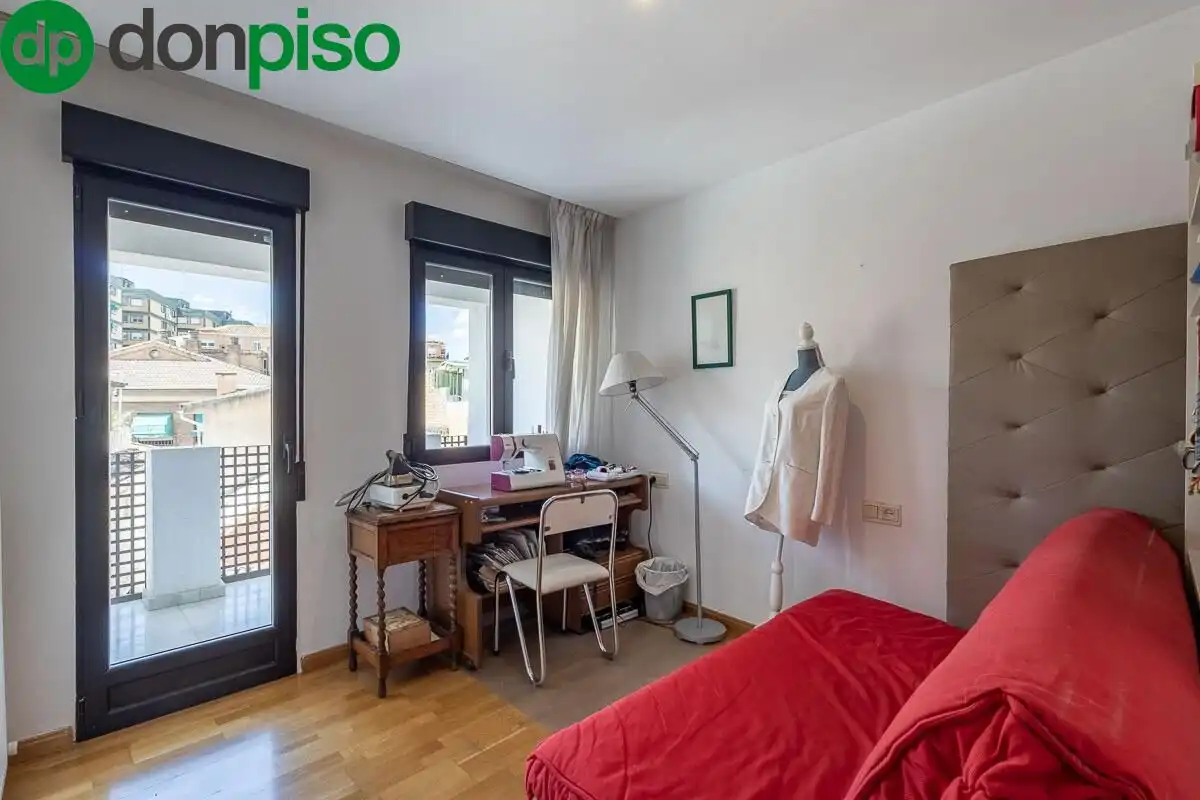 Dormitori de Casa o xalet en venda en Granada amb Aire condicionat, Calefacció i Terrassa