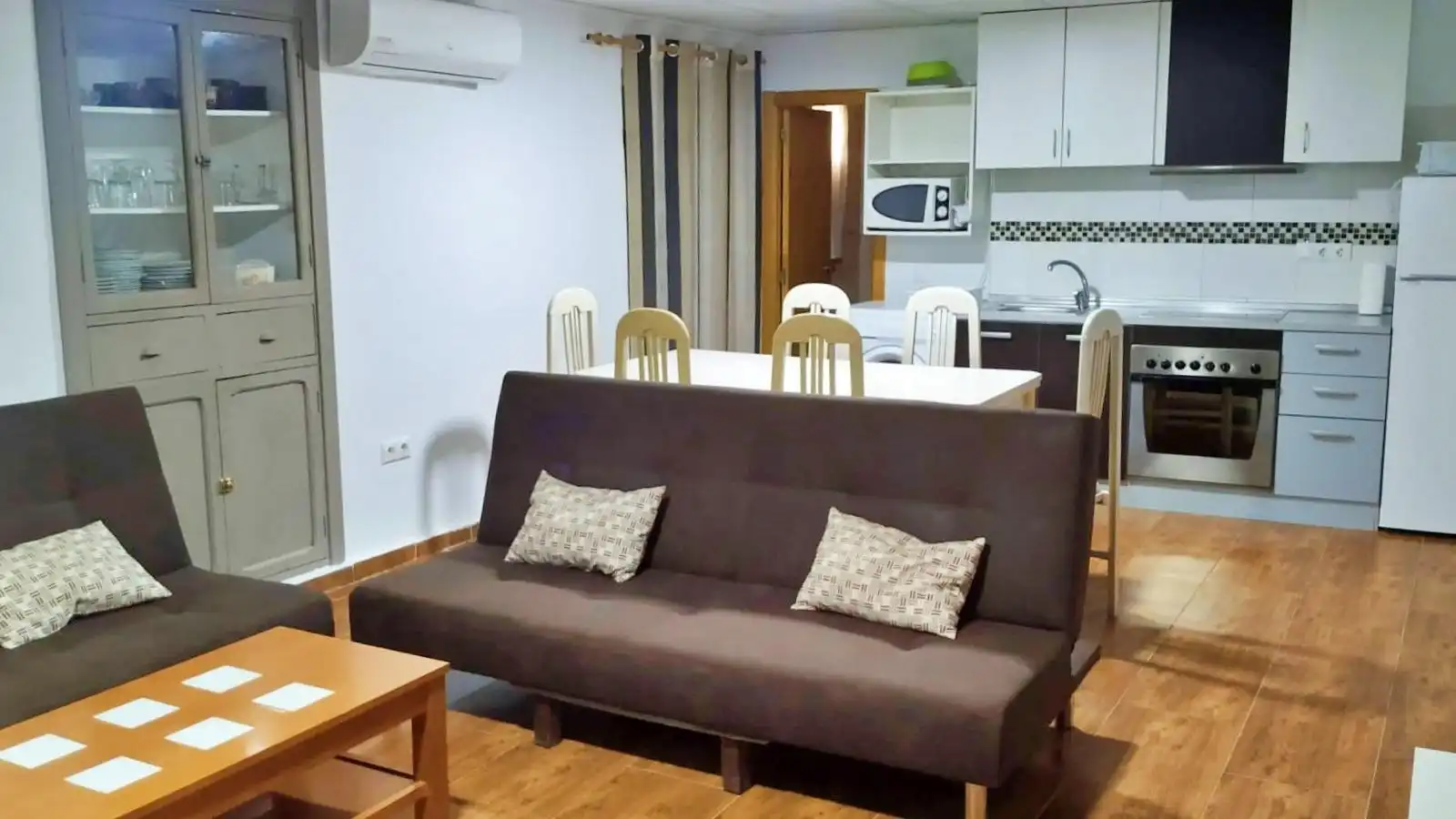 Sala de estar de Casa o chalet en venta en Alcalá del Júcar con Aire acondicionado, Jardín privado y Terraza