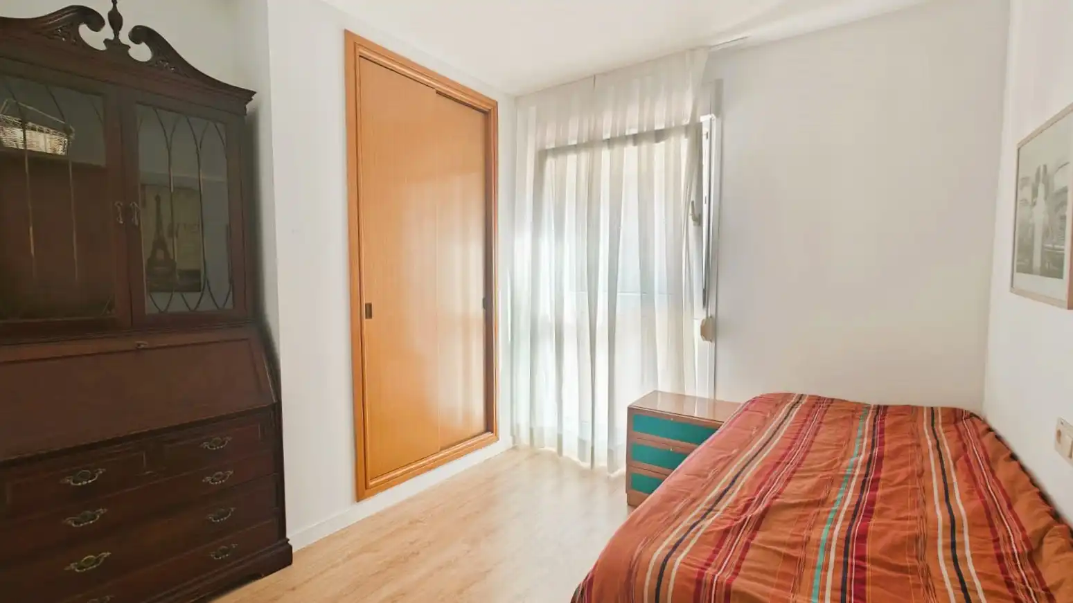 Bedroom of Flat for sale in Valencia  with Air Conditioner, Furnished and Oven