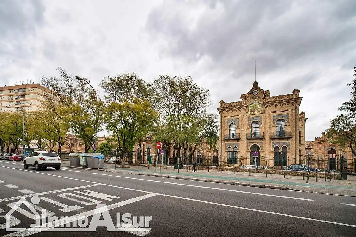 Vista exterior de Pis en venda en Sevilla amb Aire condicionat, Terrassa i Moblat