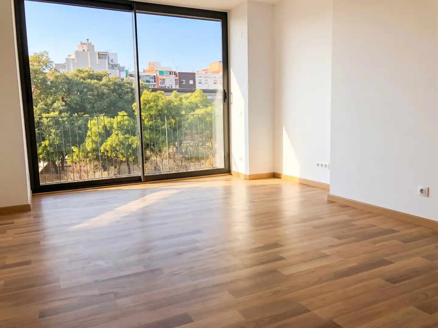 Sala de estar de Piso en venta en L'Hospitalet de Llobregat con Aire acondicionado, Calefacción y Jardín privado