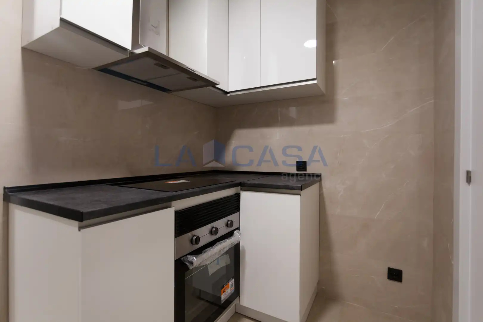 Cuina de Àtic en venda en L'Hospitalet de Llobregat amb Balcó