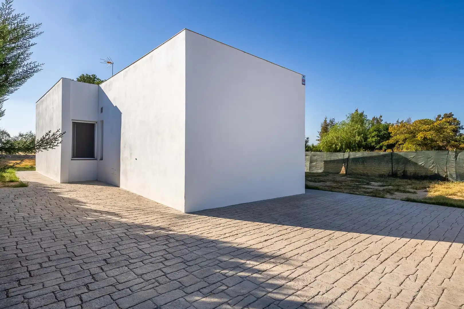 Vista exterior de Casa o xalet en venda en Aznalcázar amb Aire condicionat, Jardí privat i Internet